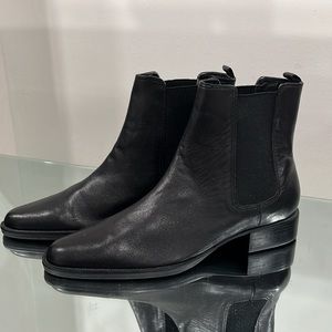 Katherine Lauren Ralph Lauren Black Chelsea Boots 6.5 US